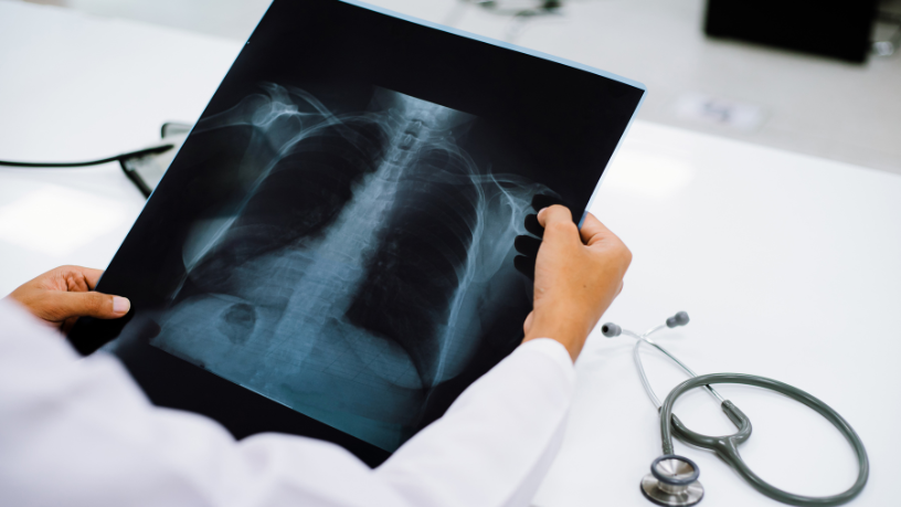 Dra. Thaline Neves utiliza radiologia de ponta para entregar diagnósticos precisos, revolucionando o cuidado médico com tecnologia avançada.