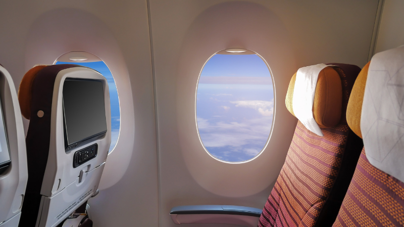 Repórter do O Globo expõe uso de avião oficial por Zema em deslocamentos de pré-campanha e divulga vídeo da investigaçã